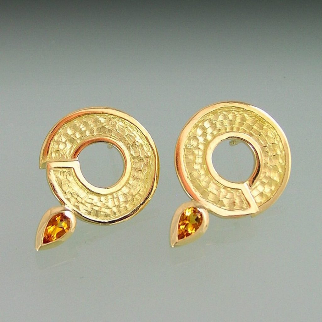 CIRCLE Gold Earrings